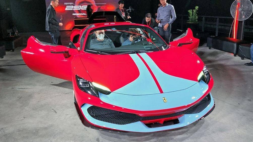 Ferrari 296 GTS tại Malaysia có giá từ 8,2 tỷ đồng, chưa bao gồm các loại thuế