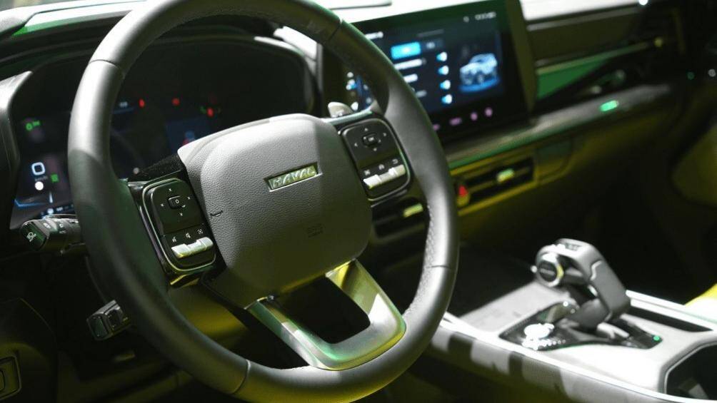 Haval Cool Dog 2022 sở hữu khối động cơ xăng 4 xi-lanh, tăng áp, dung tích 1.5L, sản sinh công suất tối đa 184 mã lực và mô-men xoắn cực đại 275 Nm.