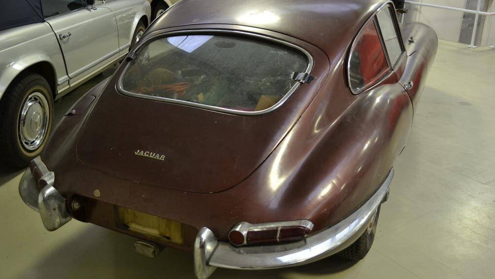 Jaguar E-Type vẫn giữ được khối động cơ straight-six tuyệt đẹp sau khi trải qua quá trình trùng tu, phục chế kéo dài 2.500 giờ
