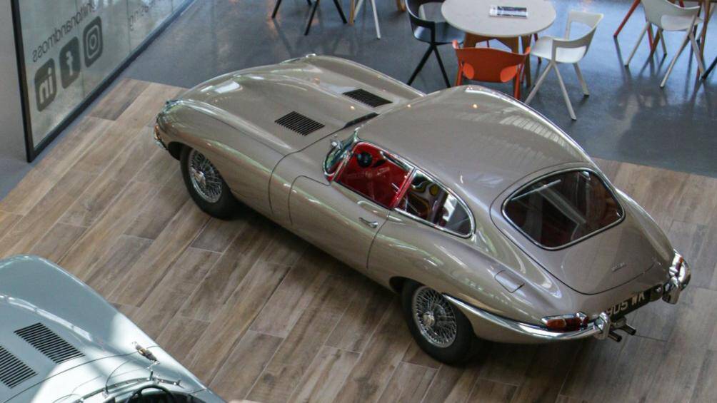 Khoang nội thất xe được bổ sung thêm hệ thống âm thanh hiện đại với chức năng Bluetooth