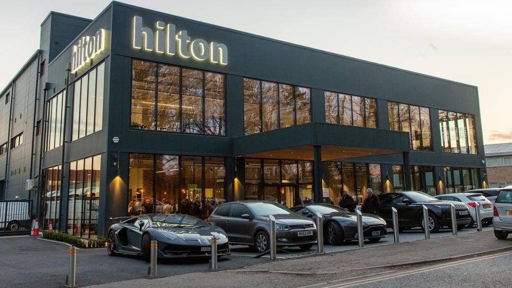 Thương hiệu chuyên phục chế xe cổ Hilton Group vừa hồi sinh chiếc Jaguar E-Type phiên bản Series 1 được sản xuất vào năm 1963