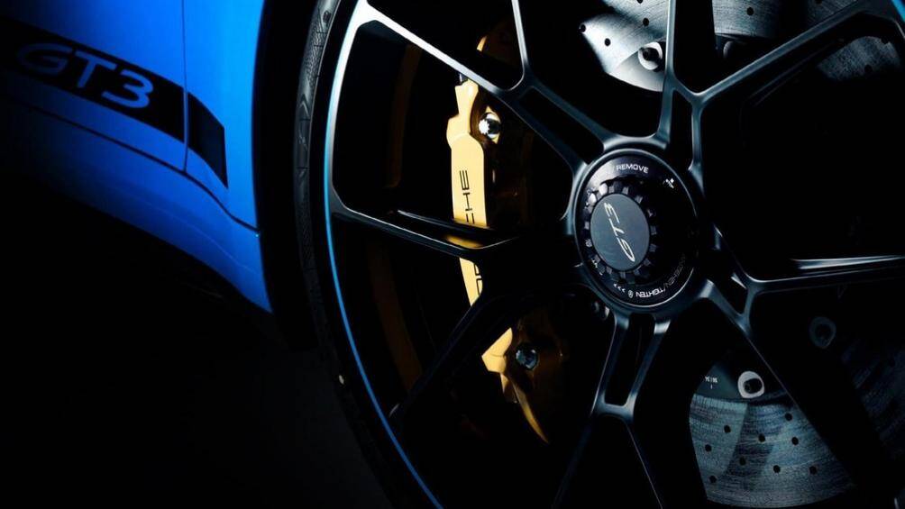 “Trái tim” của Porsche 911 GT3 thế hệ 992 mới là động cơ 6 xi-lanh hút khí tự nhiên, sản sinh ra công suất tối đa 503 mã lực và mô-men xoắn cực đại 470 Nm.