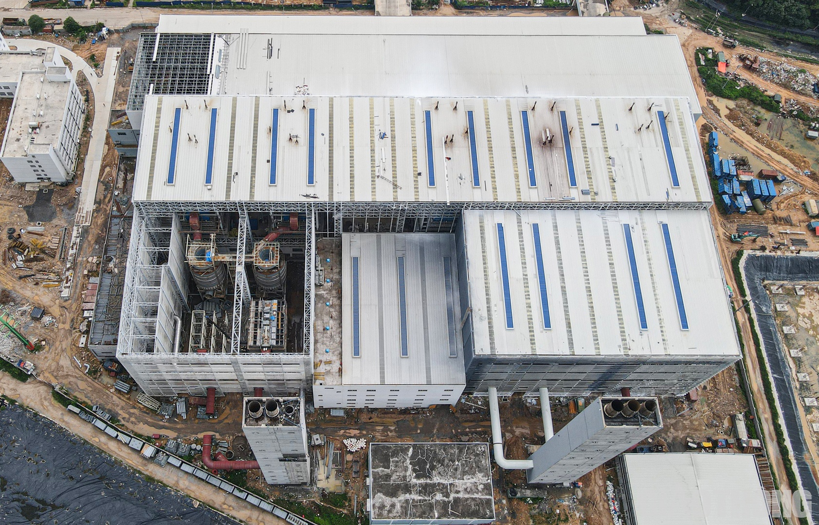 Được khởi công từ tháng 8/2019, nhà máy xử lý rác thải sinh hoạt theo công nghệ lò đốt ghi cơ học (ghi di động) kiểu Waterleau của Bỉ, đáp ứng nhu cầu về xử lý rác thải sinh hoạt hiện nay của TP Hà Nội.