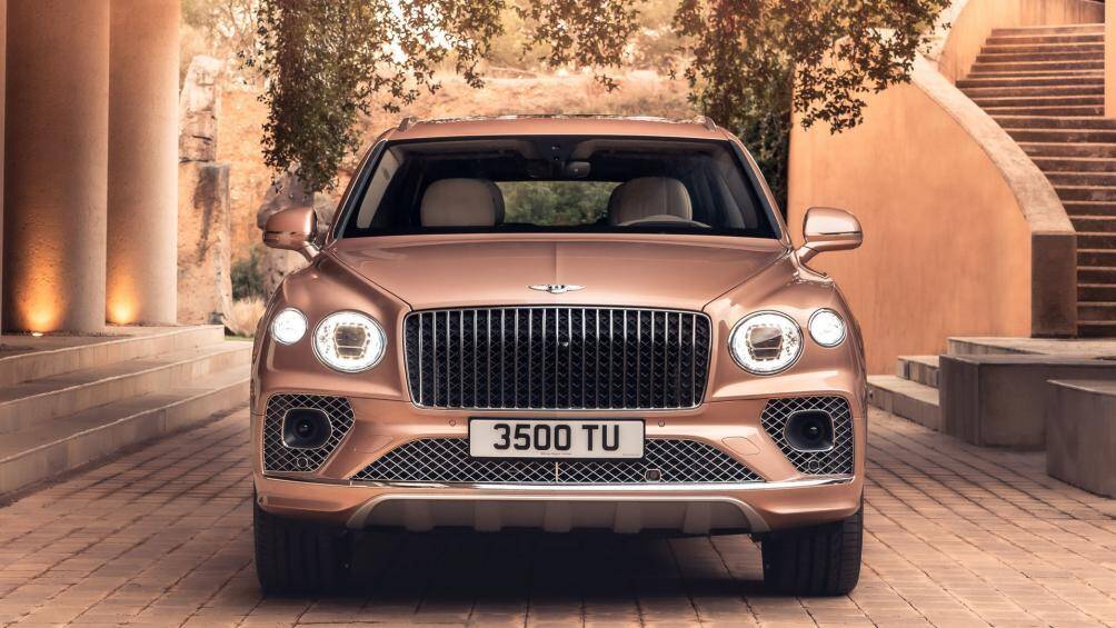 Phiên bản siêu sang trọng này được trang bị khối động cơ V8 4.0 lít có khả năng sản sinh công suất 542 mã lực, mô-men xoắn 770 Nm