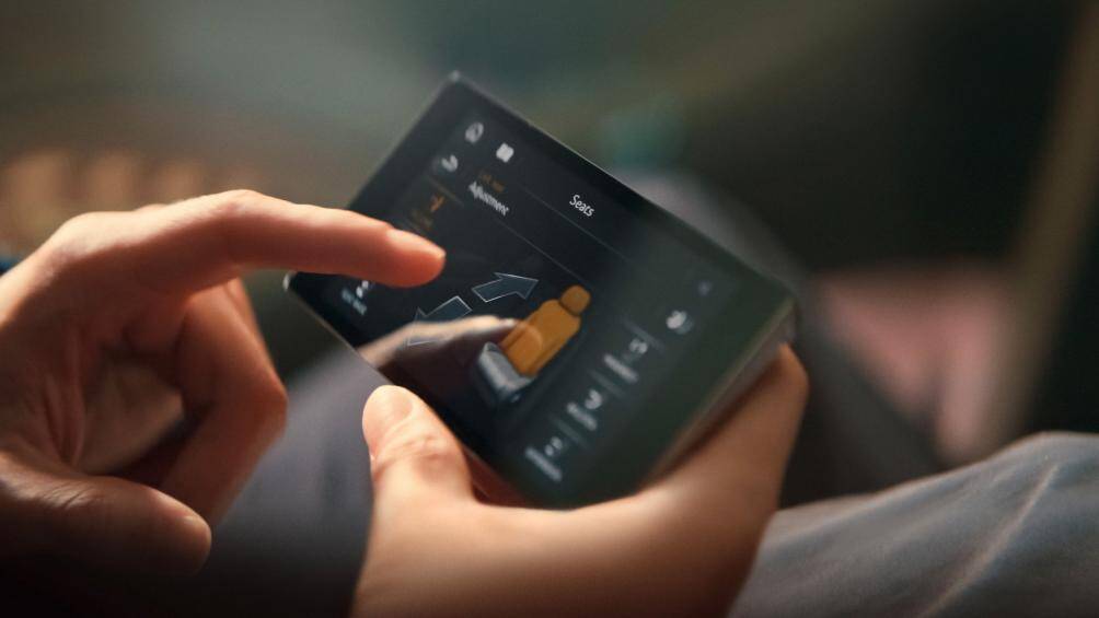 Thêm vào đó là công nghệ điều chỉnh tư thế và hệ thống cảm biến khí hậu tự động và 3 bộ ECU van khí nén thông minh