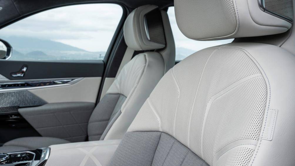 Nhờ vậy nó có thể chống đạn cỡ 7.62 × 39 mm của súng AK và chịu sức công phá của 15 kg thuốc nổ TNT với khoảng cách 4m