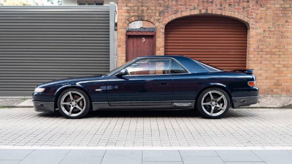 2. Mazda Eunos Cosmo 1990-1996 (công suất tối đa: 300 mã lực)