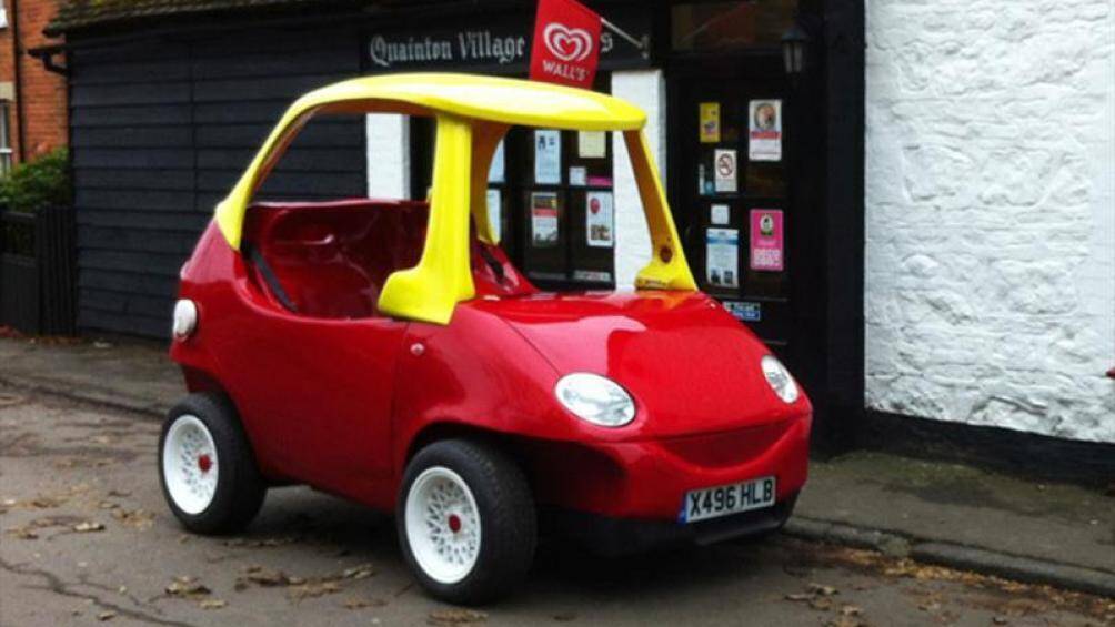 9. Daewoo Matiz: Một kỹ sư người Anh đã độ chiếc Daewoo Matiz của mình theo phong cách xe đồ chơi Coupe Cozy