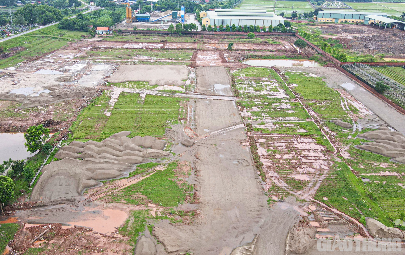 Tiến độ dự án thực hiện từ quý III/2020 đến quý III/2022. Tuy nhiên, theo ghi nhận của PV Báo Giao thông, hiện dự án vẫn là bãi đất trống.