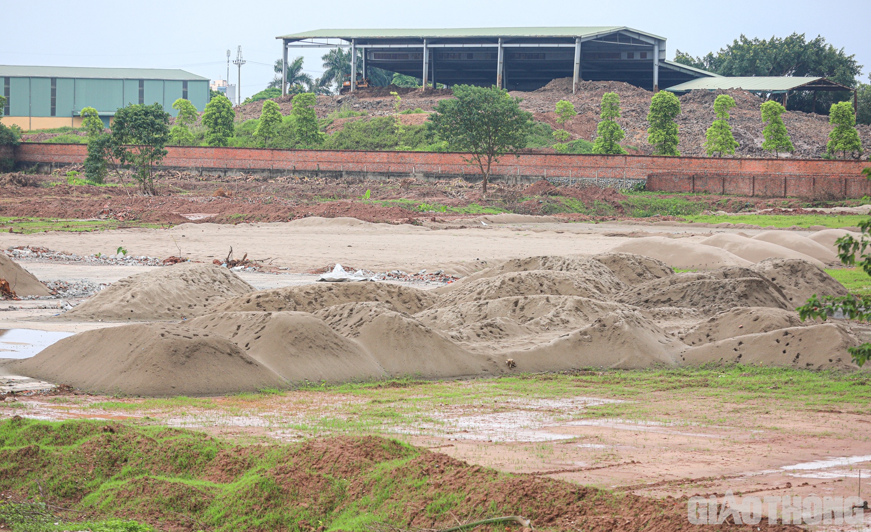 Sau khi hoàn thiện mặt bằng hạ tầng cơ sở chính quyền địa phương, UBND xã Thanh Đa công khai, minh bạch tổ chức bán đất theo tiến trình nhà nước và pháp luật quy định.