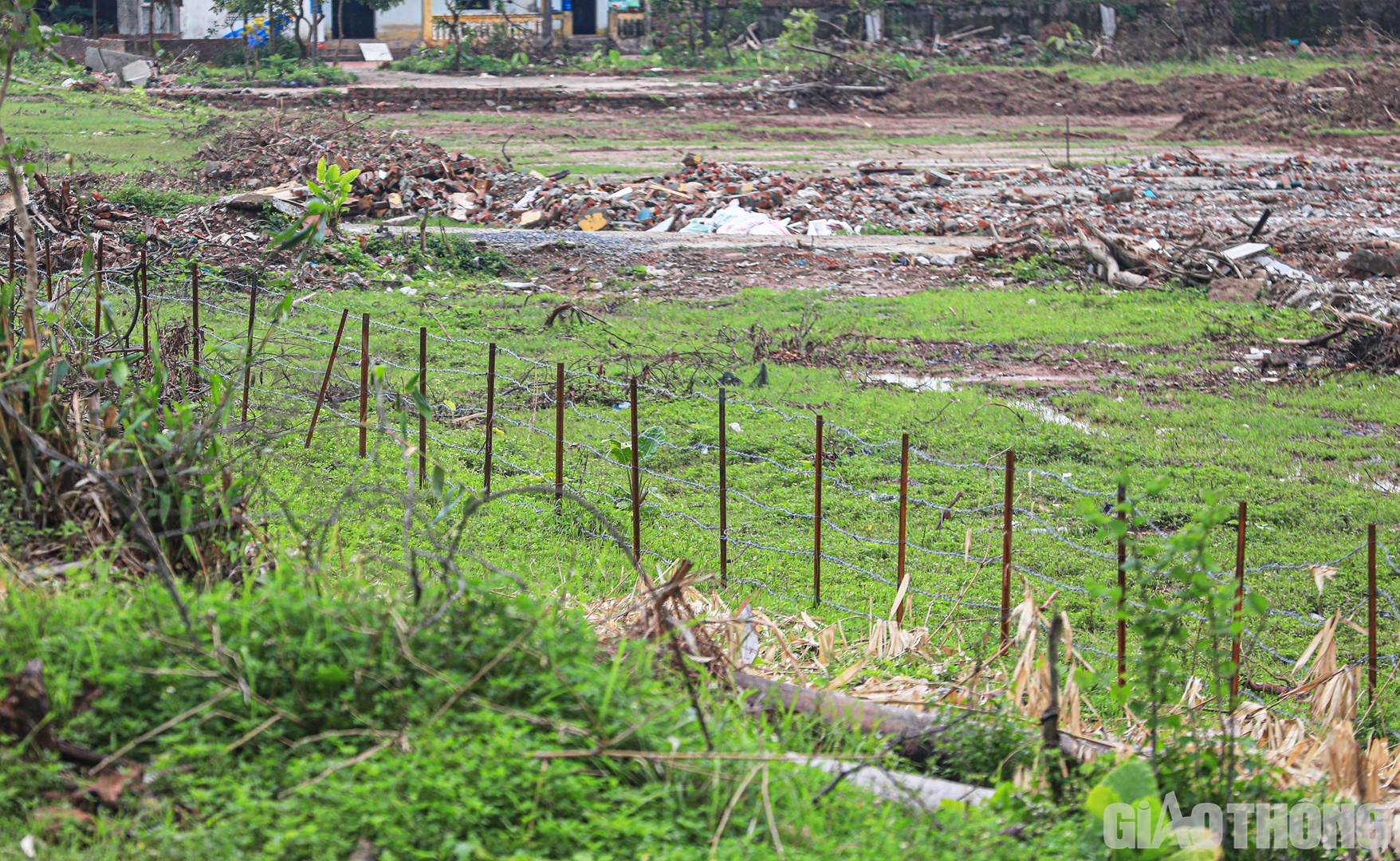 Công dân xã Thanh Đa đã có đơn thư gửi cơ quan chức năng yêu cầu: Chủ đầu tư và UBND huyện Phúc Thọ phải làm hợp đồng và hoàn thiện các thủ tục pháp lý trong quy trình thuê, đấu thầu quyền sử dụng đất theo các quy định hiện hành của nhà nước.