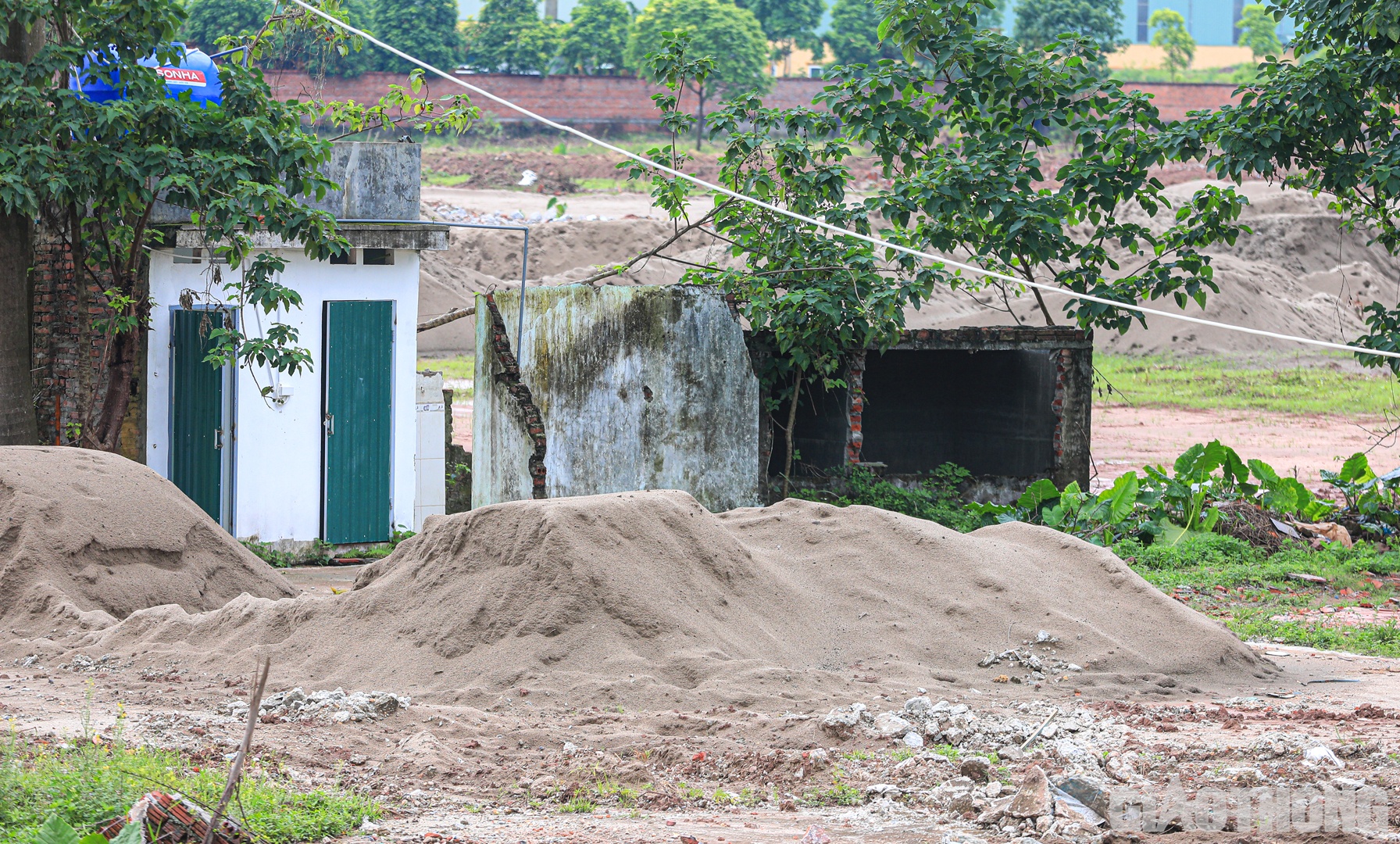 Nhận được đơn thư, Sở Công thương đề nghị UBND huyện Phúc Thọ chủ trì, phối hợp với chủ đầu tư trả lời công dân theo quy định.