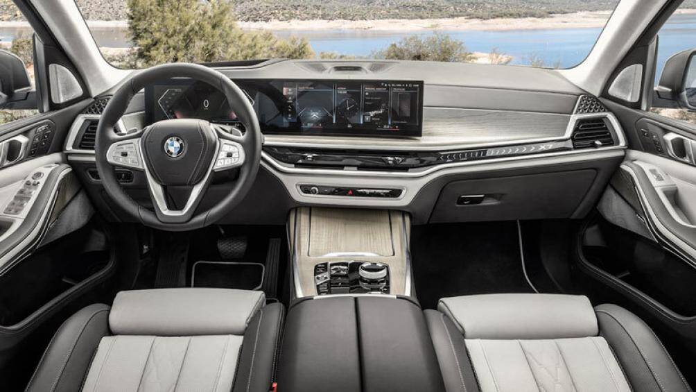 8. BMW X7