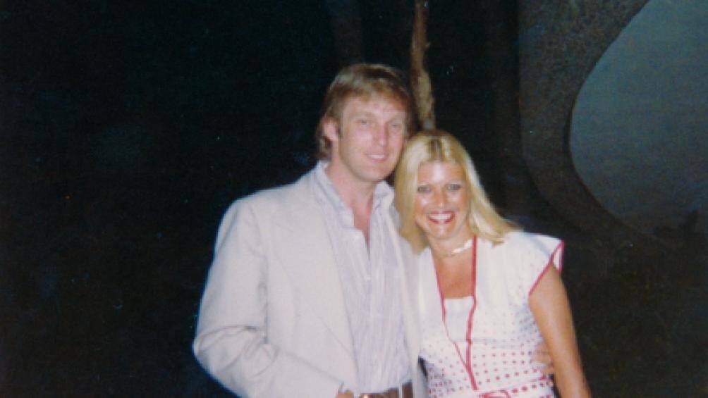 Trong lần biểu diễn tại New York năm 1976, bà gặp ông Donald Trump và cả hai đã nên duyên vợ chồng 9 tháng sau đó.