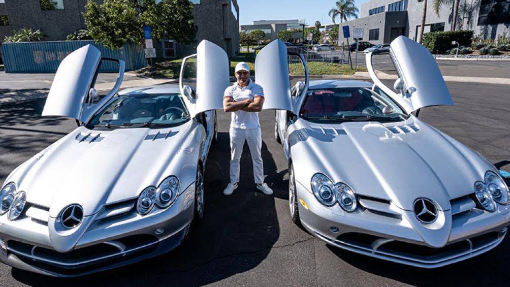 Trong 2 năm 2021 và 2022, Manny Khoshbin săn lùng liên tiếp 4 chiếc siêu xe Mercedes-Benz SLR McLaren giúp cho bộ sưu tập của mình tăng lên đáng kể