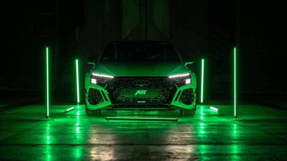 Những khác biệt của phiên bản này gồm: bộ chia phía trước mới, cánh gió trước, ốp gương và cánh gió phía sau. Tất cả các bộ phận trên đều được làm từ sợi carbon