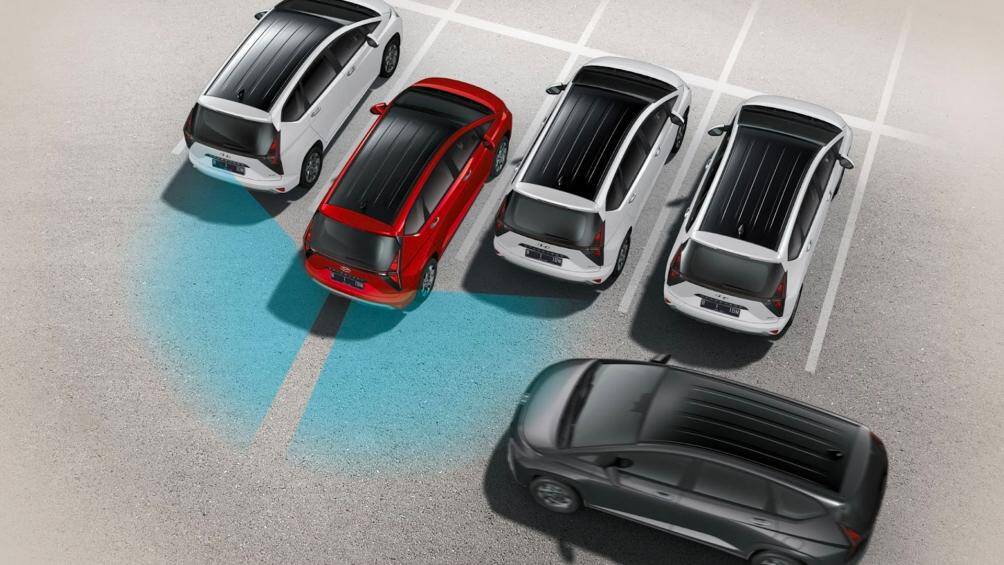 Ngoại trừ phiên bản thấp nhất, các phiên bản còn lại của Stargazer 2022 có thêm hệ thống điều khiển xe từ xa Bluelink và cảm biến đỗ xe