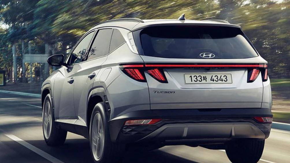 Hãng Hyundai đã trang bị hệ thống hỗ trợ giới hạn tốc độ thông minh và vô lăng rung để cảnh báo cho mọi phiên bản của dòng Tucson 2023