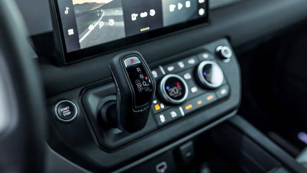 Manhart Performance còn cung cấp tùy chọn ghế ErgoMed từ Recaro với hệ thống làm mát, sưởi và túi khí...