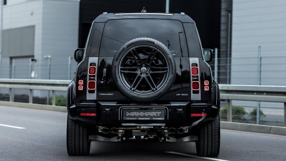 DP 500 còn được trang bị bộ chắn bùn rộng cùng màu thân x. Kèm với đó là mốt số họa tiết mới và logo Manhart Performance