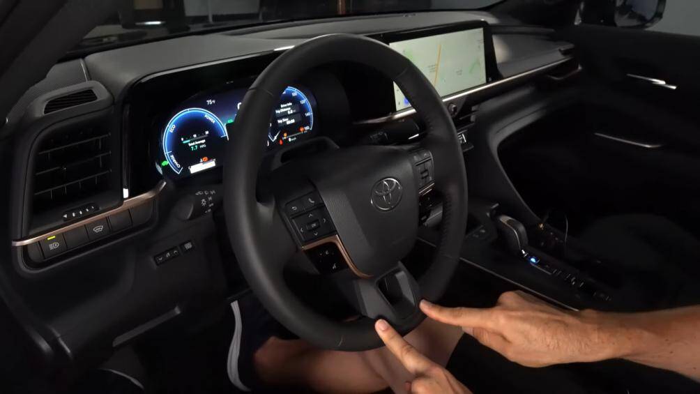 Bản Platinum sử dụng hệ thống truyền động Hybrid Max mới, kết hợp động cơ xăng 2.4L 4 xi-lanh tăng áp với hai động cơ điện, cho tổng công suất 340 mã lực