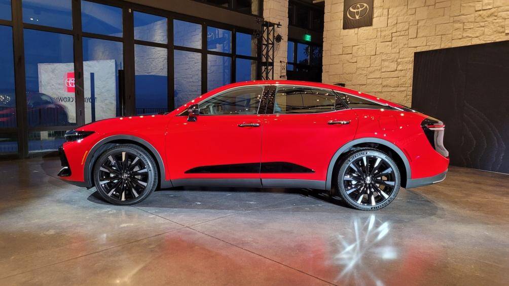 Toyota Crown là chiếc xe Nhật Bản đầu tiên được bán tại Mỹ nhưng sau đó đã bị ngừng bán vào năm 1972