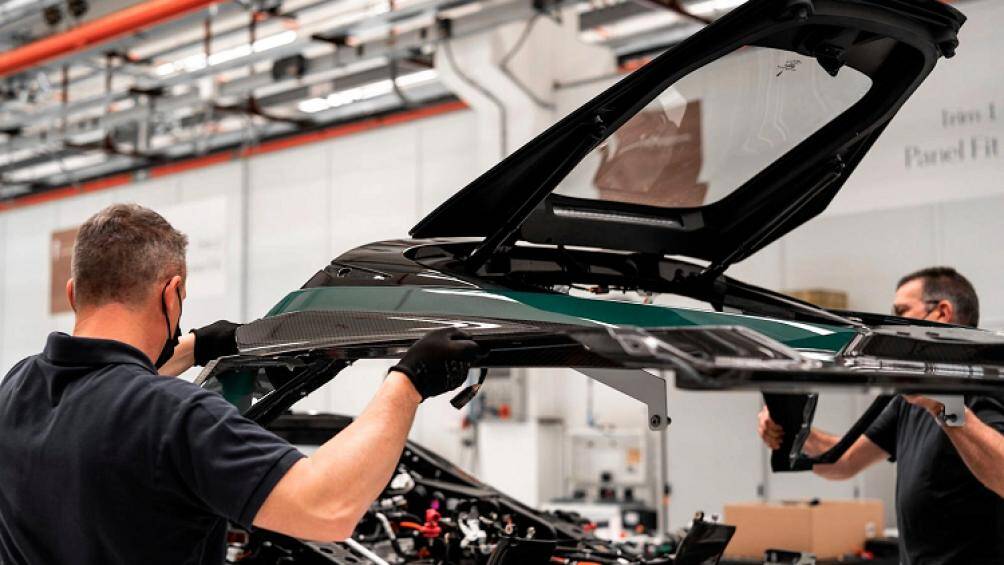 Mỗi chiếc Battista mất 10 tuần để lắp ráp và sẽ có tới 1.340 giờ làm thủ công cùng với khách hàng để bảo đảm chiếc xe theo ý của chủ nhân