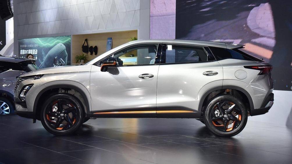 Chưa hết, Chery Omoda 5 còn được trang bị nóc dốc về phía sau, theo phong cách của xe coupe