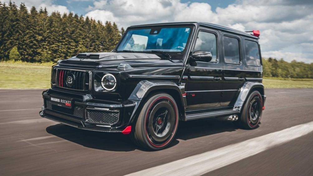 Ở thiết kế, dù dựa trên xe Mercedes-AMG G63 nhưng mẫu xe 900 Rocket Edition đã được Brabus nới rộng thêm khoảng 10 cm so với bản tiêu chuẩn