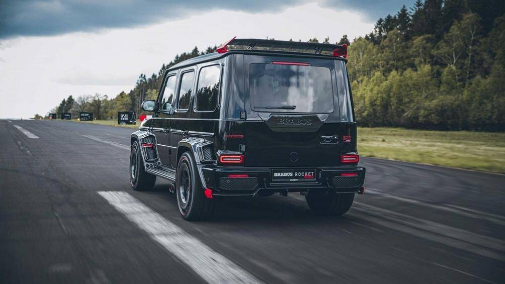 Điểm đáng chú ý của Brabus 900 Rocket Edition là việc xe được độ từ trong ra ngoài và còn nâng cấp động cơ lên công suất 887 mã lực