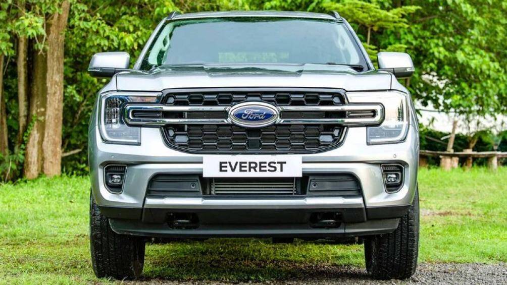 Các trang bị an toàn trên phiên bản này gồm: Hệ thống kiểm soát ổn định ESP, Hệ thống kiểm soát lực kéo, Hệ thống hỗ trợ khởi hành ngang dốc, 7 túi khí...