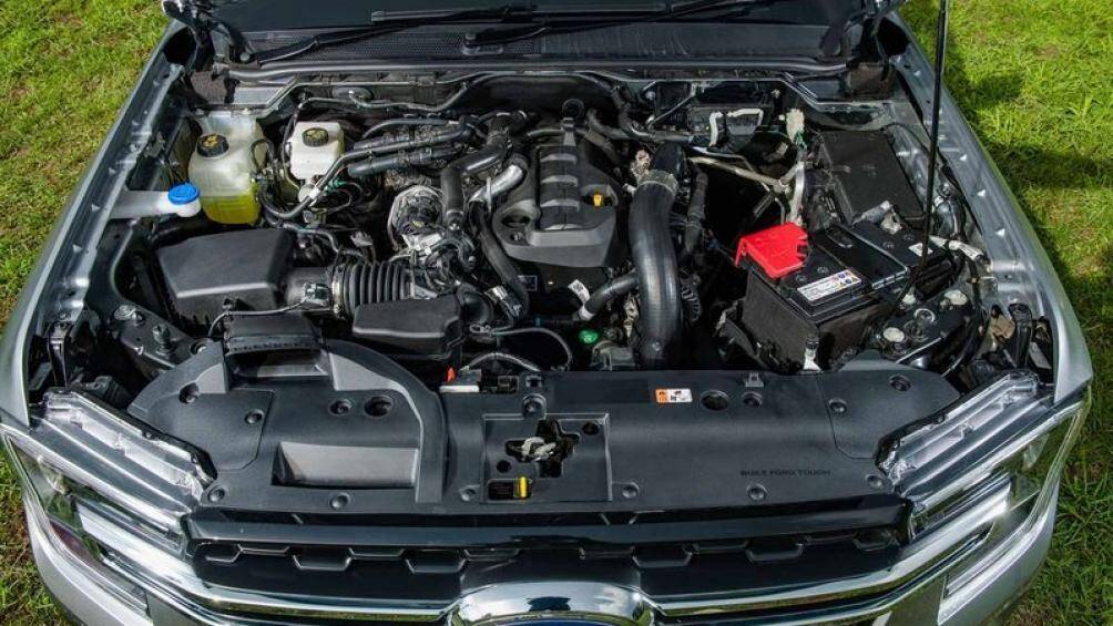 Ford Everest 2023 Trend được trang bị động cơ 2.0 Turbo diesel lên đến 170 mã lực và mô-men xoắn cực đại đạt 405 Nm