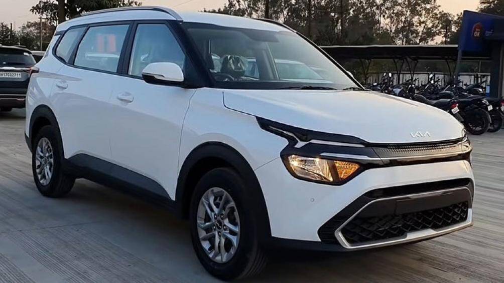 Theo một số nguồn tin, liên doanh Thaco đã đưa lô xe KIA Carens 2022 đầu tiên về Việt Nam để nghiên cứu và thử nghiệm