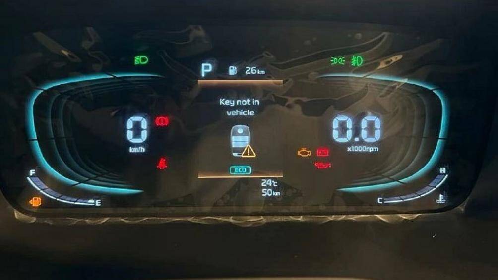 KIA Carens 2022 sử dụng động cơ I4 1.5L MPI, sản sinh công suất cực đại 114 mã lực và động cơ khác là I4 1.4L tăng áp, cho công suất cực đại 140 mã lực