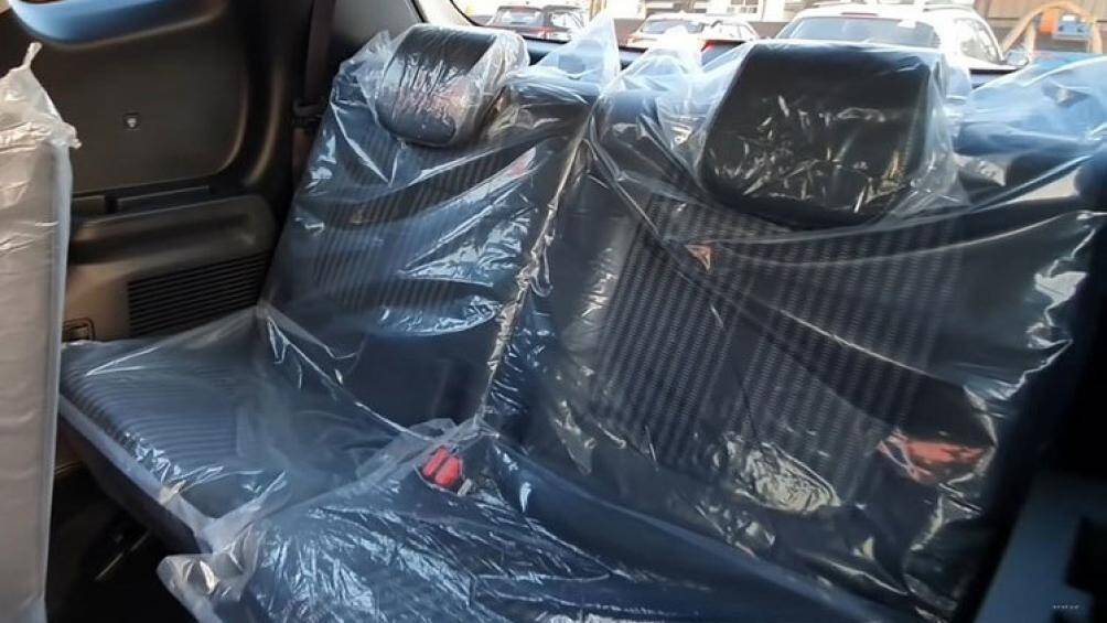 Tại thị trường Ấn Độ, Kia Carens 2022 được chia thành 5 bản trang bị với giá bán dao động từ 899.000 - 1.699.000 Rupee (khoảng 271 - 513 triệu đồng)