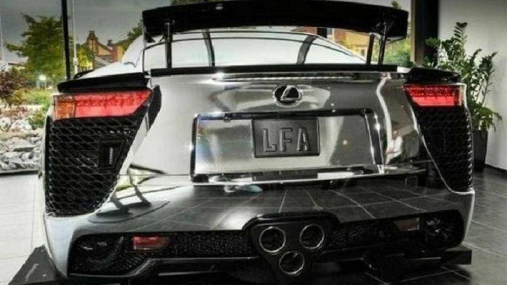 Được đánh giá là chiếc xe hoàn hảo nhất mà hãng xe sang Lexus từng tạo ra, LFA mang trên mình khối động cơ nạp khí tự nhiên V10 4.8 lít