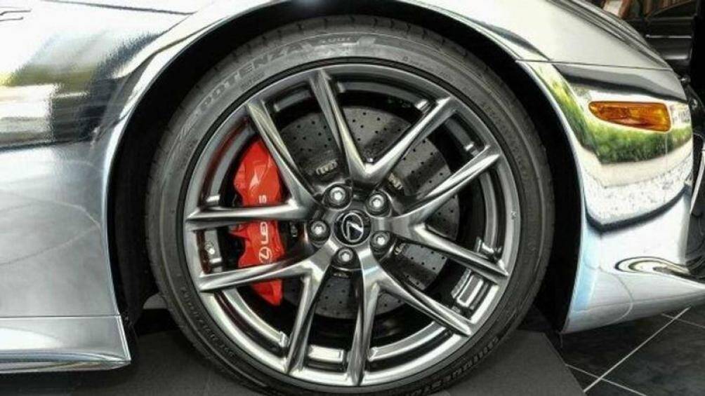 Điều quan trọng tiếp theo là siêu xe Lexus LFA thể thao này mới chỉ chạy 870km, một con số cực ít sau hơn 7 năm xuất xưởng