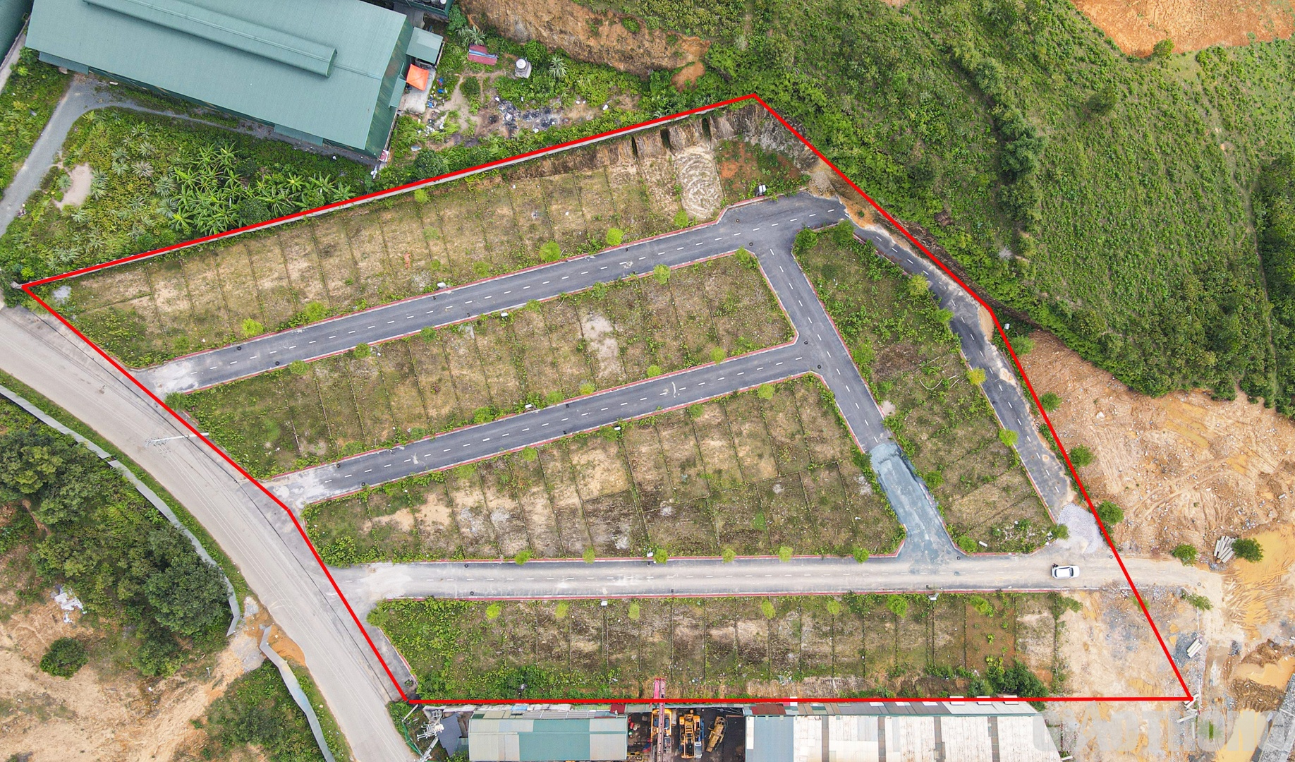 Tương tự, 108 lô Bãi Dài tại xã Tiến Xuân (huyện Thạch Thất) cũng vắng bóng người.