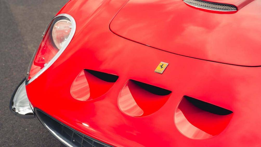 Kramer đã bổ sung cho chiếc xe một cánh gió sau ấn tượng hơn và các lỗ thông hơi lấy cảm hứng từ 250 GTO trên bảng điều khiển và mũi xe phía trước