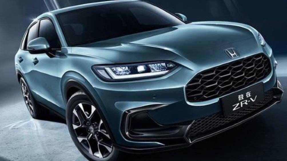 Điểm khác biệt nhất của ZR-V chính là việc Honda đã loại bỏ những đường viền đen quanh các phần cản cũng như các hốc bánh xe
