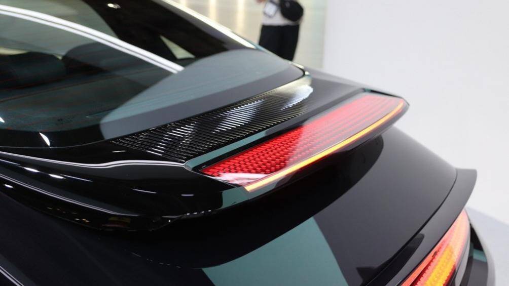 Sự khác biệt của 2 phiên bản này nằm ở dung lượng pin, cụ thể là 53 kWh ở Stardard Range và 77,4 kWh ở Long Range