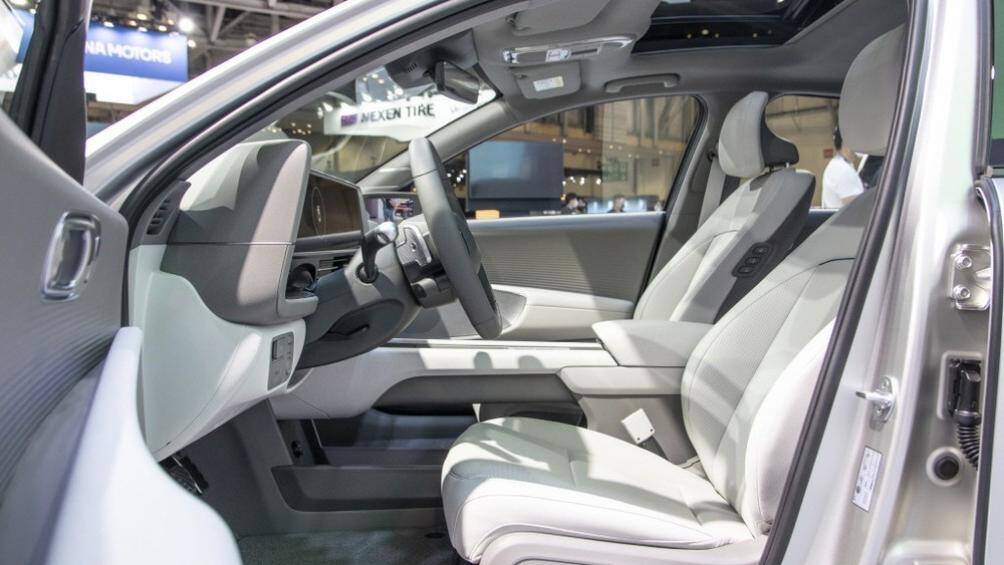 Khi mua Hyundai Ioniq 6 2023, khách hàng Hàn Quốc có thể chọn phiên bản Stardard Range và Long Range