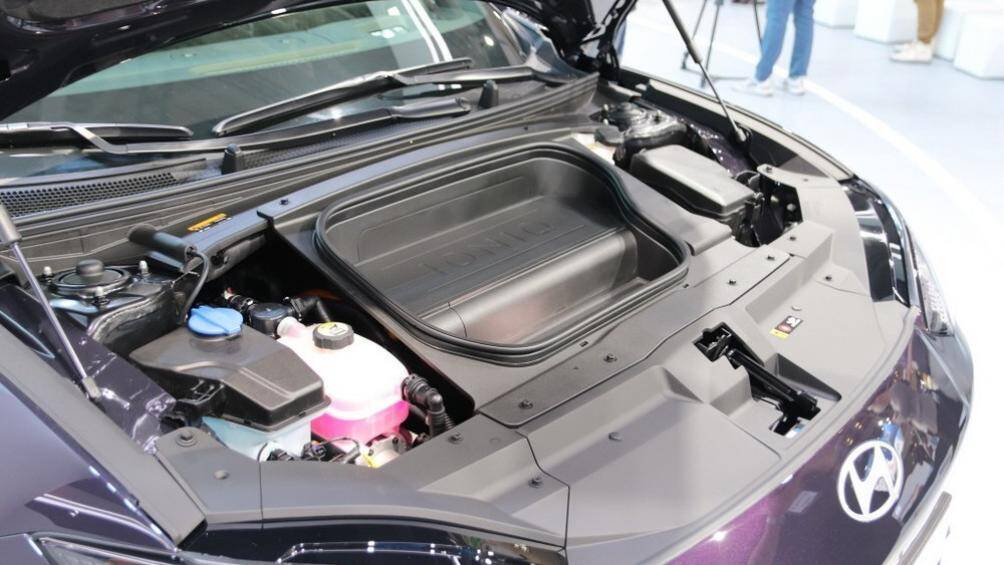 Phiên bản Stardard Range dùng vành 18 inch có thể chạy được 326 km sau khi sạc đầy pin trong khi con số tương ứng của Long Range là 524 km