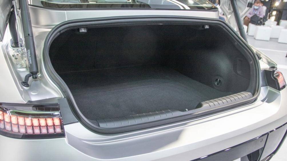 Tại thị trường Hàn Quốc, Hyundai Ioniq 6 2023 sẽ có giá dao động trong khoảng từ 55 - 65 triệu Won (tương đương 984 triệu đến 1,16 tỷ đồng)