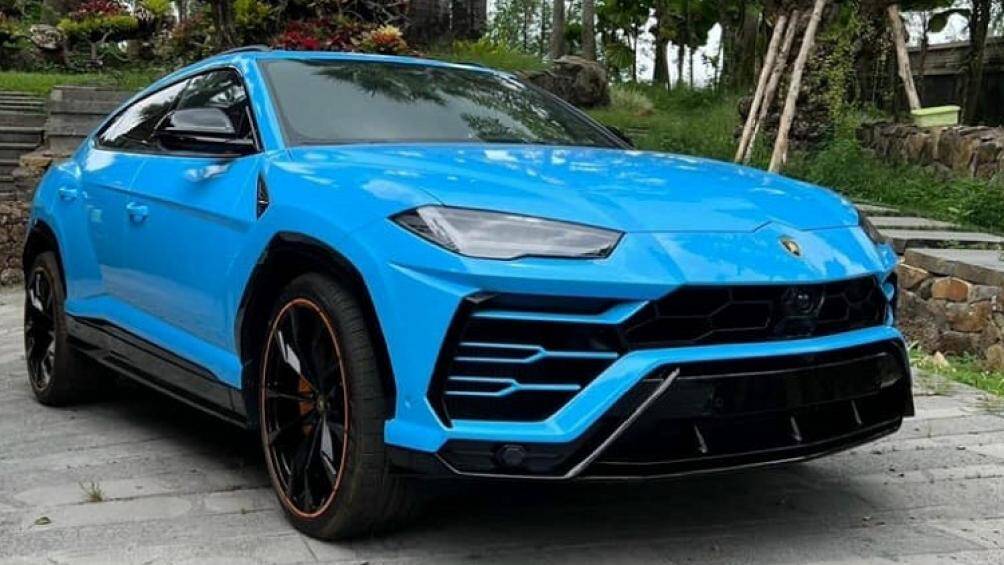 Đây là lần hiếm hoi hình ảnh chiếc siêu SUV Lamborghini Urus độc nhất sở hữu màu sơn Blu Cepheus tại Việt Nam được chia sẻ