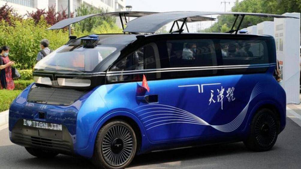 Tianjin EV có diện tích mô-đun năng lượng mặt trời là 8,1 mét vuông và vào ngày nắng có thể tạo ra tối đa 7,6 kWh điện