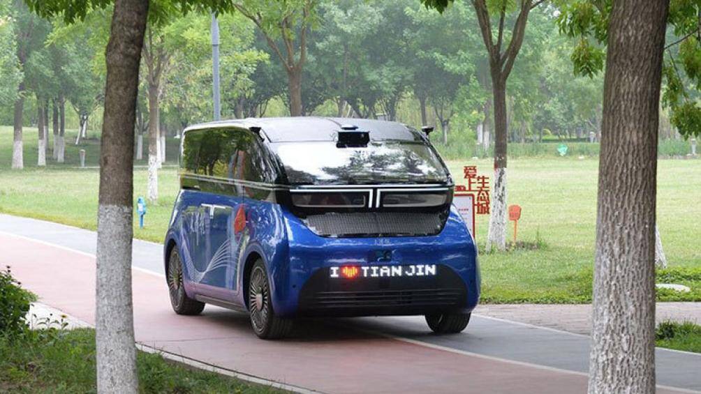 Xe được cung cấp năng lượng bởi một bộ pin và có phạm vi vận hành là 74,8 km sau mỗi lần sạc đầy