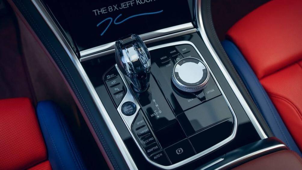 Giá xe THE 8 X JEFF KOONS được bán ra tại thị trường Mỹ là 350.000 USD, chưa bao gồm các khoản phụ phí khác