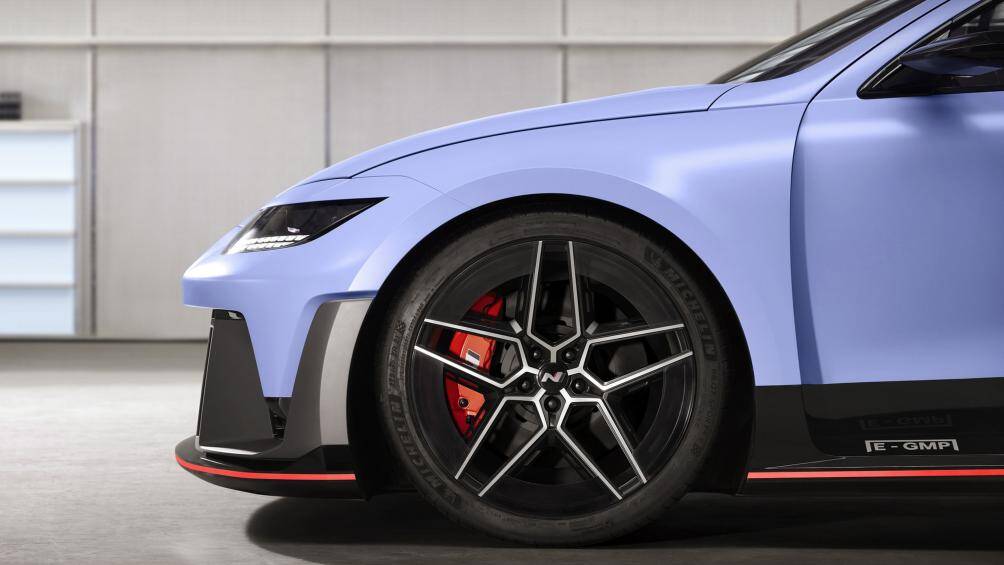 Sau khi sử dụng hết pin, Hyundai cho biết xe có khả năng sạc từ 10 đến 80% dung lượng trong vòng chưa đầy 18 phút