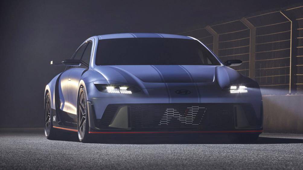 Cùng với N Vision 74, RN22e là mẫu xe concept được thí nghiệm nhằm mở ra tương lai cho những mẫu xe hiệu năng cao